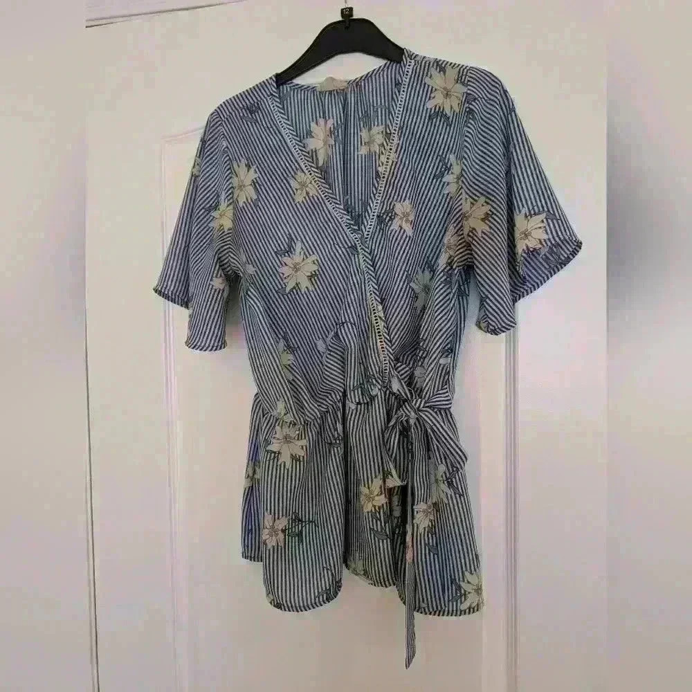 Sienna sky blue striped white floral blouse size large
